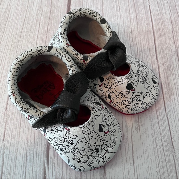 Freshly Picked Disney 101 Dalmatians Knotted Bow Leather Girls Shoes Sz 7 / 10 - Picture 5 of 13